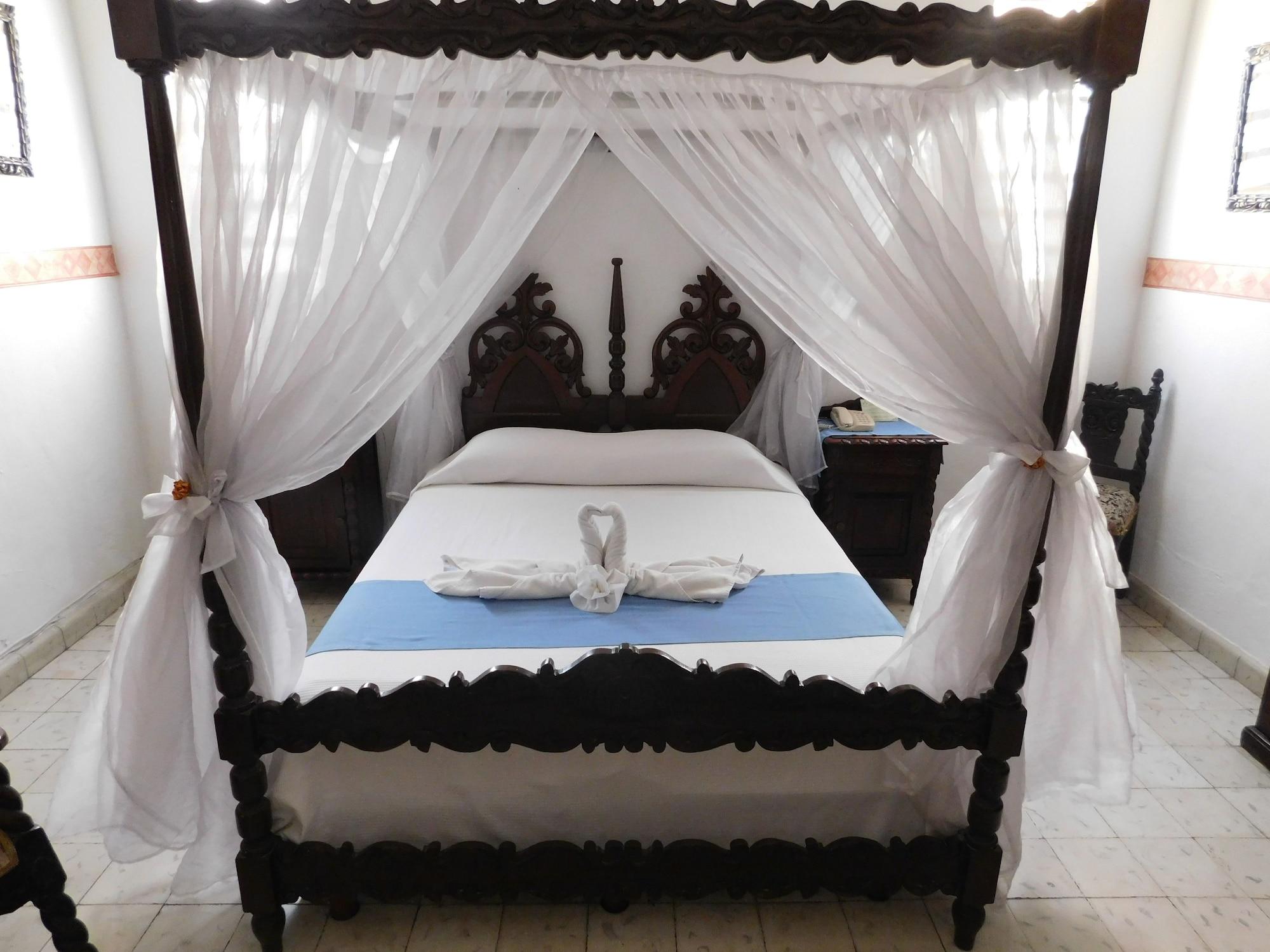Hotel Posada Toledo & Galeria Мерида Экстерьер фото