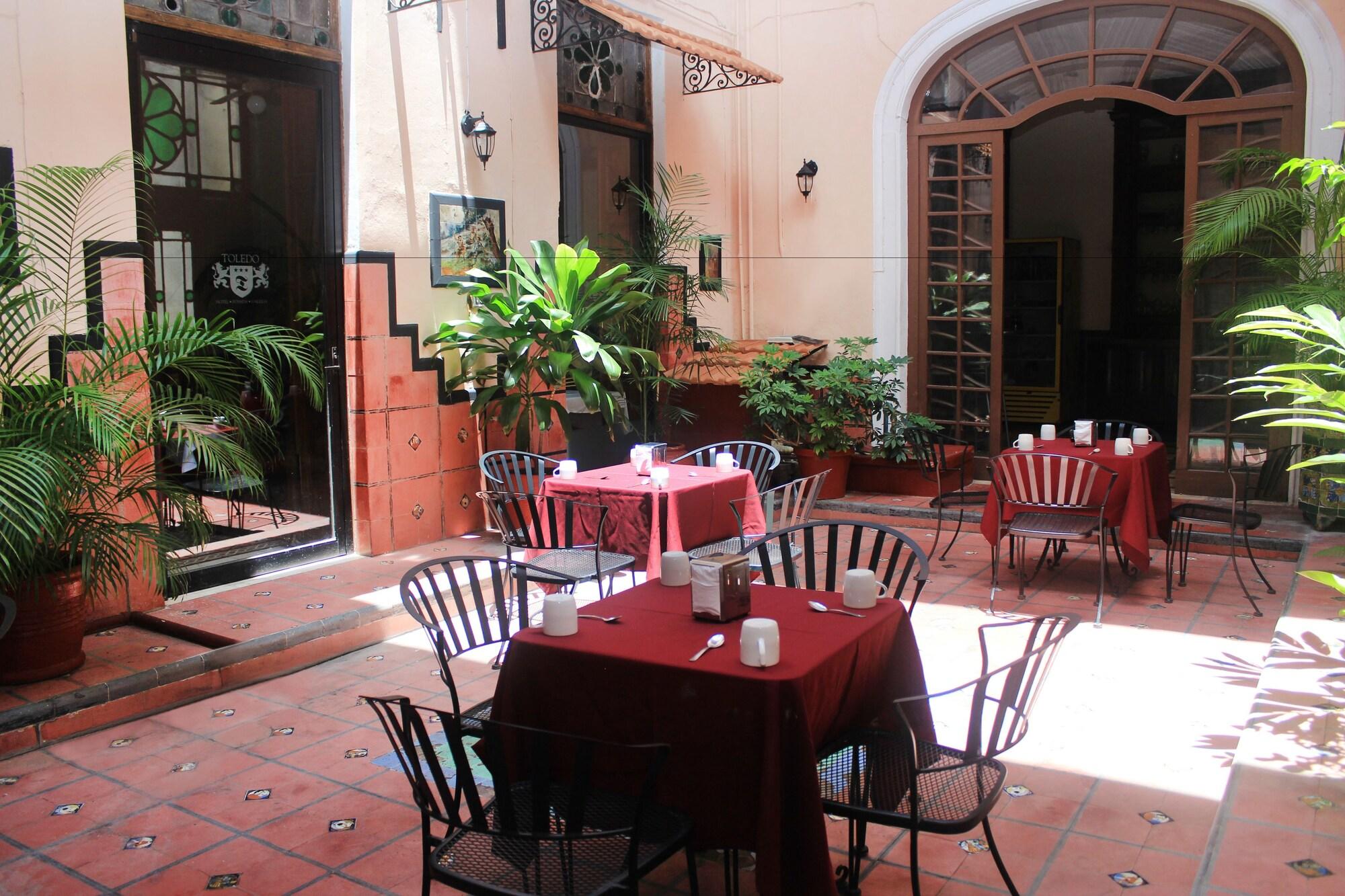 Hotel Posada Toledo & Galeria Мерида Экстерьер фото