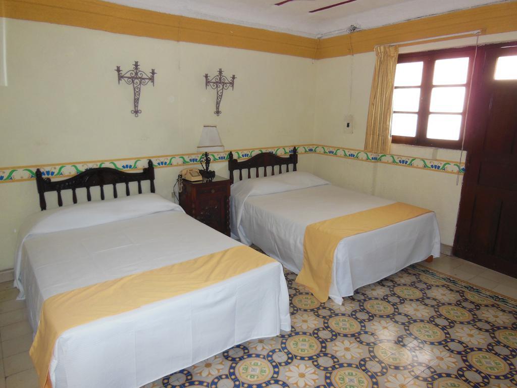 Hotel Posada Toledo & Galeria Мерида Номер фото