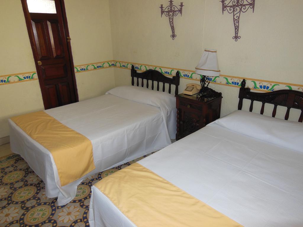 Hotel Posada Toledo & Galeria Мерида Номер фото